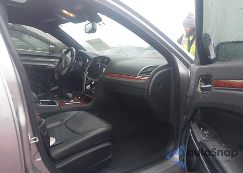 2014 Chrysler 300 z USA, uszkodzony, nr VIN 2C3CCAAG4EH118629